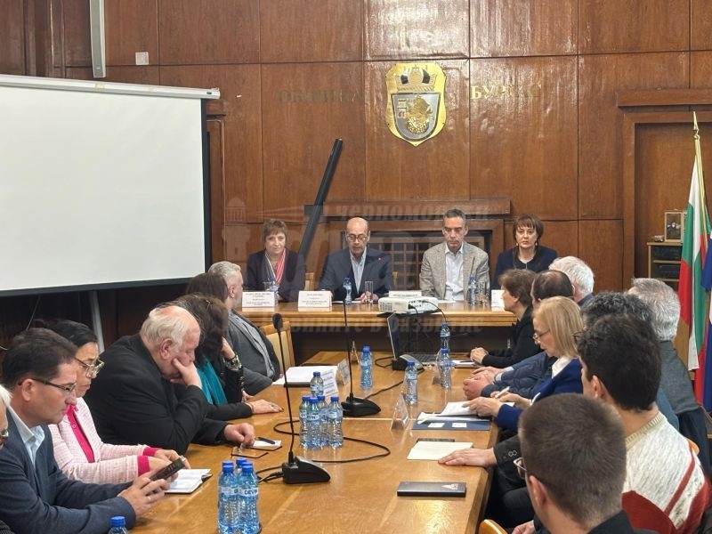 БАН и бизнесът в Бургас обсъдиха сътрудничество за модернизация на България